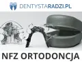 Aparat estetyczny ortodontyczny i jego pudełko. NFZ ortodoncja.