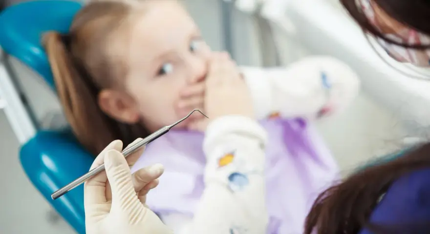 Dziecko nie chce otworzyć ust u dentysty? Mamy rozwiązania!