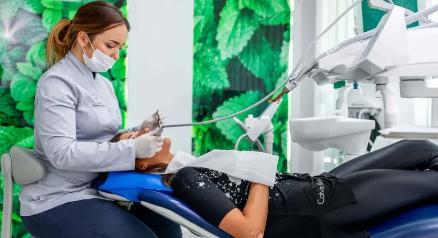 Myślisz o dentyście w Niemczech? Sprawdź koszty i oszczędzaj!