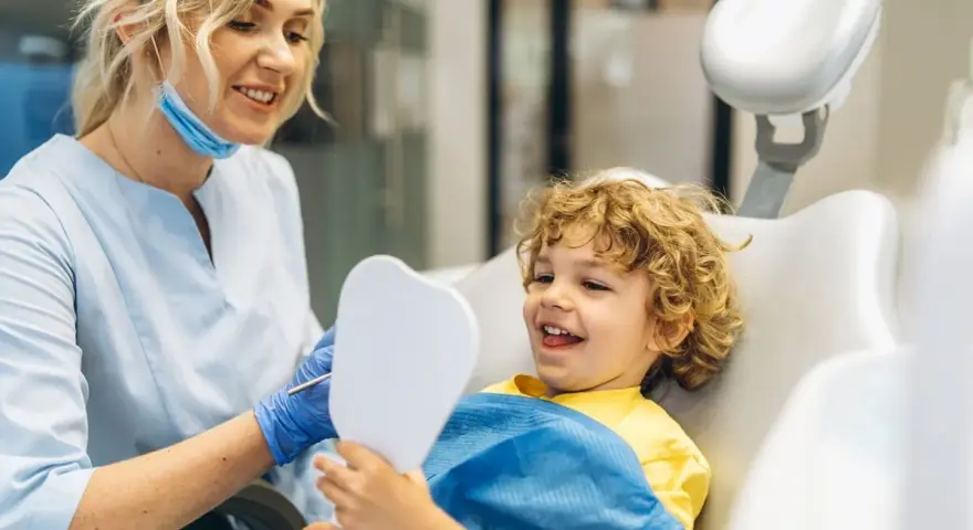 Dziecko u dentysty bez strachu? Skuteczne sposoby dla rodziców