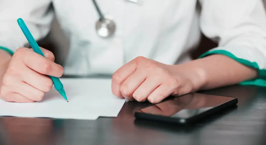 Zwolnienie lekarskie od dentysty? Sprawdź, kiedy dostaniesz L4!